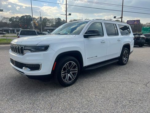 Used 2024 Jeep Wagoneer L Series II image 15