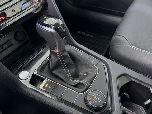 Used 2025 Volkswagen Taos SEL image 19