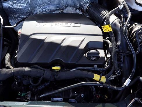 Certified 2025 Chevrolet Trax LT image 26