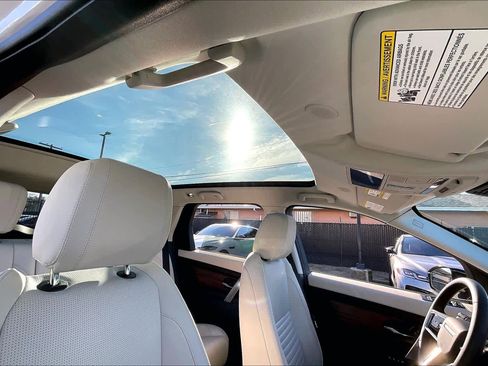 Used 2025 Land Rover Discovery Sport S image 24