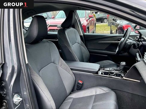 Used 2025 Toyota Camry XLE image 9