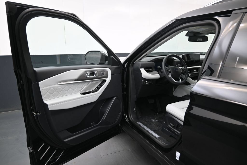 New 2026 Ford Explorer Platinum w/ LUX Leather Package AWD/4WD image 8
