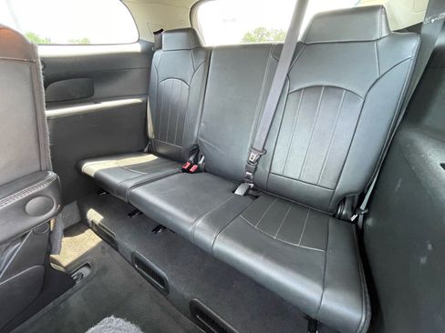 Used 2017 Buick Enclave Leather FWD image 17
