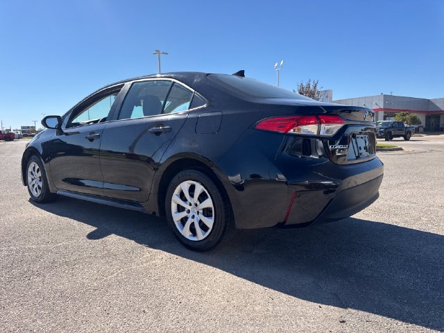 Used 2025 Toyota Corolla LE FWD image 4