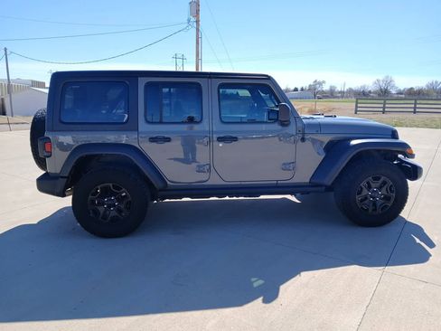 Used 2021 Jeep Wrangler Unlimited Sport image 9