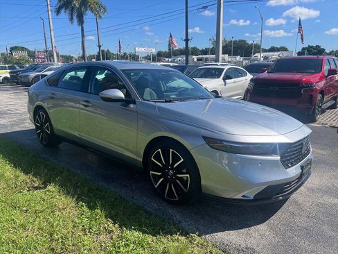 Used 2025 Honda Accord Touring image 4