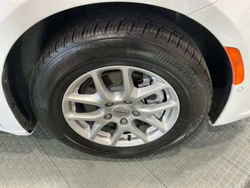 Used 2024 Chrysler Pacifica Touring-L image 59