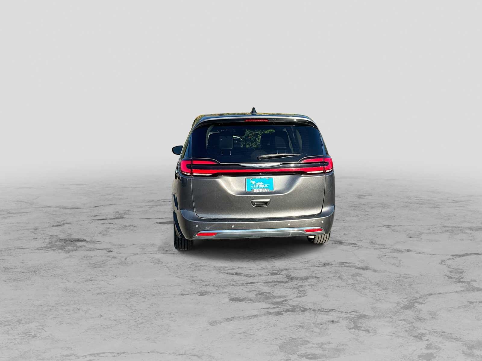 Used 2023 Chrysler Pacifica Touring-L FWD image 7