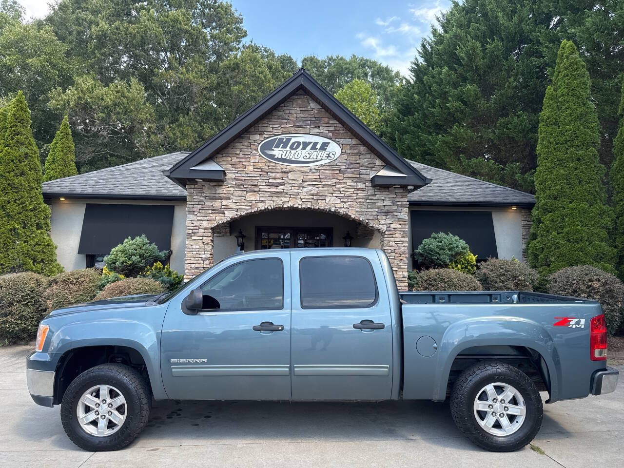 Used 2011 GMC Sierra 1500 SLE w/ Power Tech Package AWD/4WD image 1