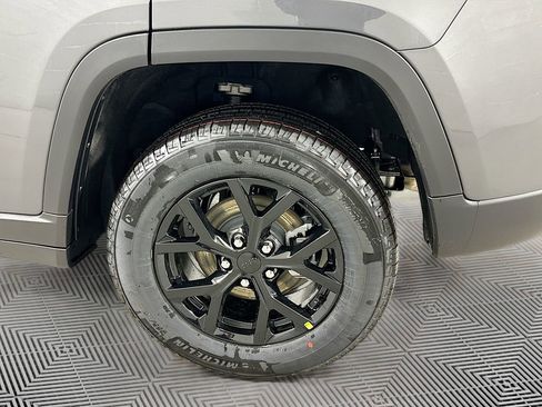 New 2026 Jeep Grand Cherokee Altitude AWD/4WD image 18