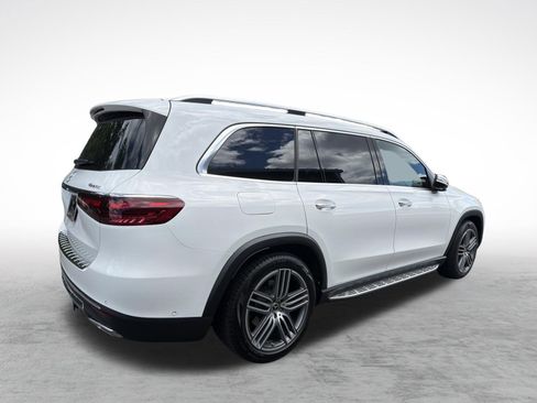 Used 2025 Mercedes-Benz GLS 450 4MATIC image 11