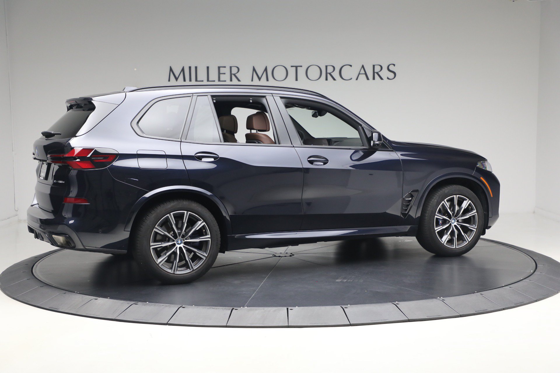 Used 2024 BMW X5 xDrive50e w/ Executive Package AWD/4WD image 8
