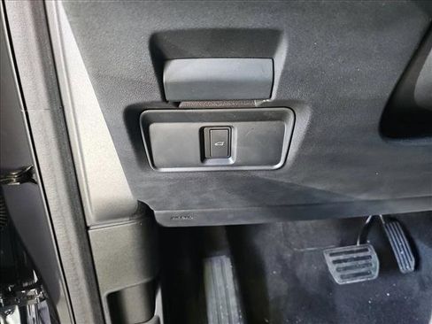 Used 2025 Land Rover Discovery Sport S image 26