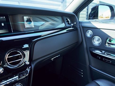 Used 2024 Rolls-Royce Phantom Sedan image 97