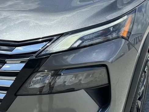 Used 2025 Nissan Rogue SV AWD/4WD image 11