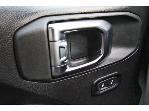 Used 2025 Jeep Wrangler Sport image 22