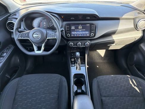 Used 2024 Nissan Kicks SV image 4