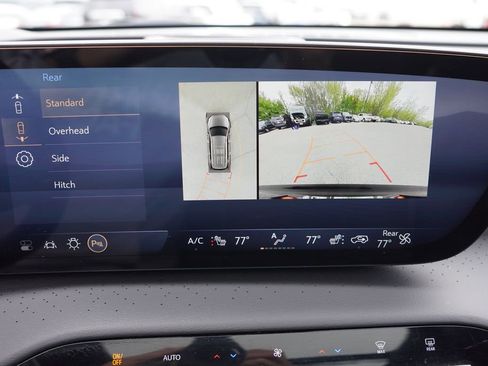 Used 2025 Buick Enclave Avenir AWD/4WD image 41