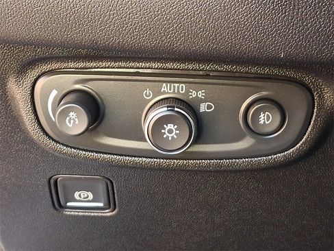 Used 2019 GMC Terrain Denali w/ Advanced Safety Package image 24