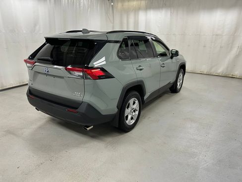 Certified 2020 Toyota RAV4 XLE w/ Convenience Package AWD/4WD image 4