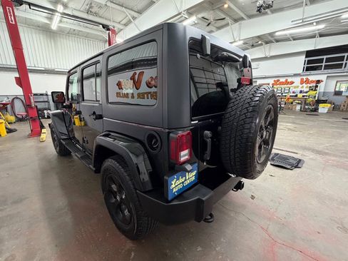 Used 2017 Jeep Wrangler Unlimited Sahara w/ Max Tow Package AWD/4WD image 5