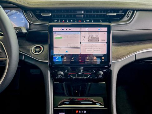 Used 2024 Jeep Grand Cherokee Limited w/ Black Appearance Package image 35