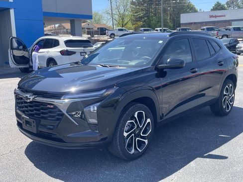 Used 2025 Chevrolet Trax RS w/ Driver Confidence Package image 7