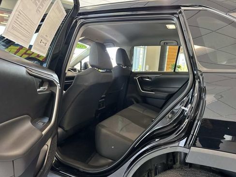 Used 2025 Toyota RAV4 XLE AWD/4WD image 17