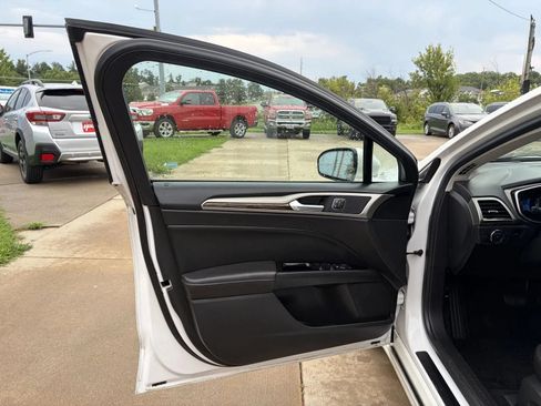 Used 2014 Ford Fusion SE w/ Equipment Group 202A FWD image 10