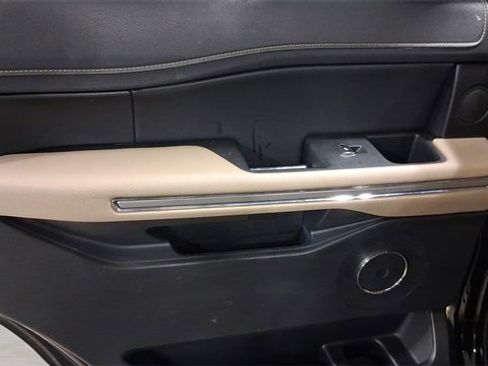 Used 2024 Ford Expedition Limited image 23