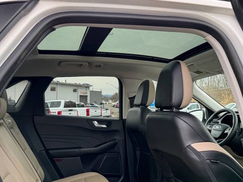 Used 2022 Ford Escape SEL AWD/4WD image 14