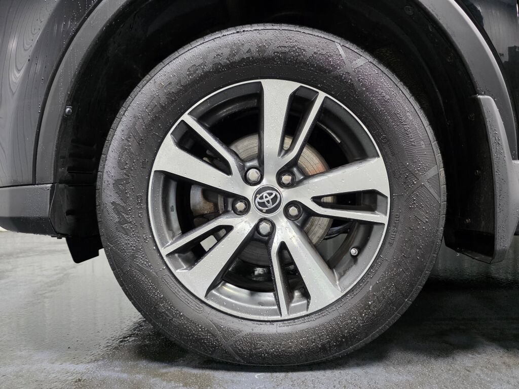 Used 2018 Toyota RAV4 XLE w/ Plus Extra Value Package AWD/4WD image 5