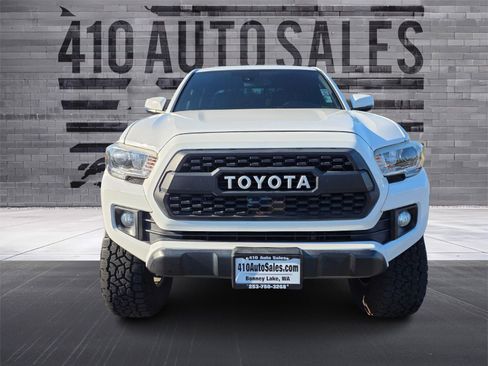 Used 2018 Toyota Tacoma TRD Off-Road w/ Technology Package AWD/4WD image 5