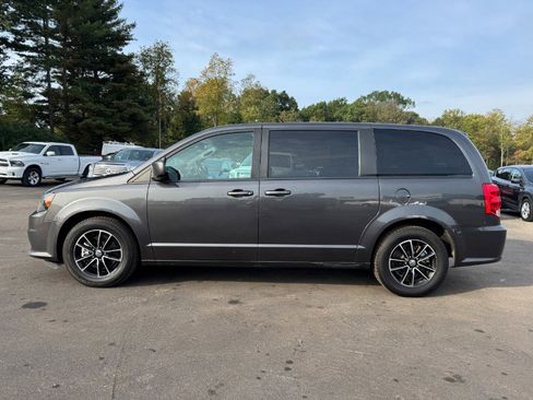 Used 2019 Dodge Grand Caravan GT image 2