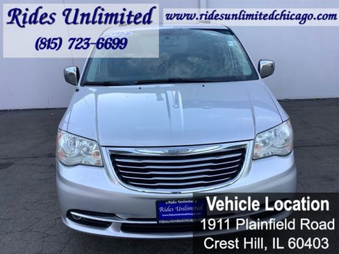 Used 2012 Chrysler Town & Country Touring-L w/ Entertainment Group #2 image 9