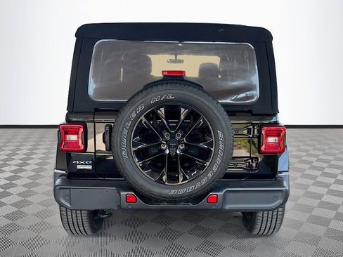 Used 2021 Jeep Wrangler Unlimited Sahara w/ Dual Top Group AWD/4WD image 7