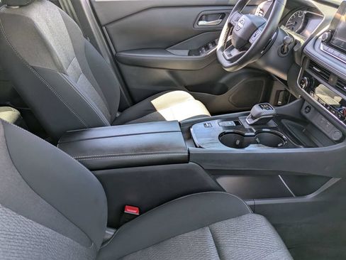 Used 2025 Nissan Rogue SV FWD image 36