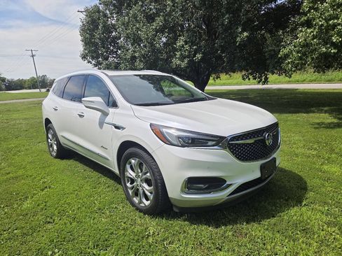 Used 2018 Buick Enclave Avenir FWD image 2