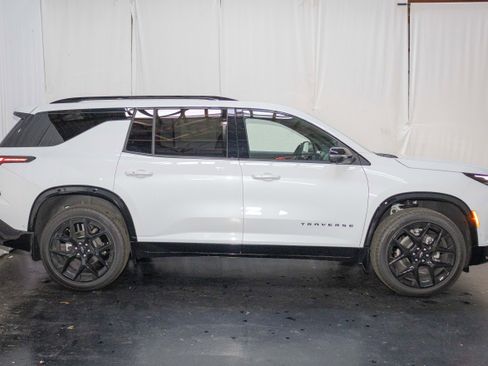 New 2026 Chevrolet Traverse RS w/ LPO, Floor Liner Package image 4