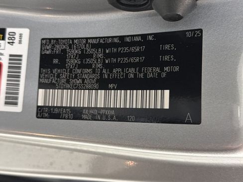 Used 2025 Toyota Sienna XLE FWD image 11