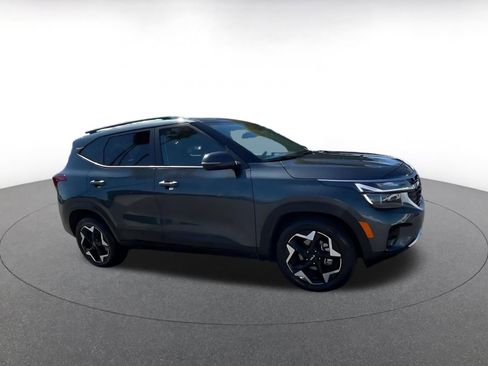 Used 2025 Kia Seltos S image 2