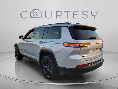 Used 2025 Jeep Grand Cherokee L Laredo AWD/4WD image 2