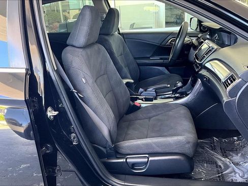 Used 2017 Honda Accord EX image 29