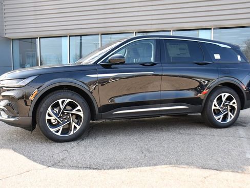New 2026 Lincoln Nautilus Premier AWD/4WD image 2