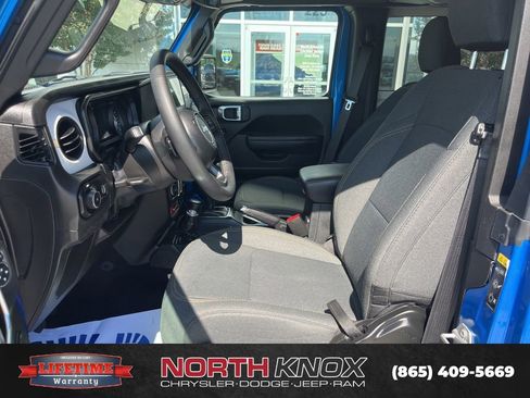 Used 2025 Jeep Wrangler Sport AWD/4WD image 4