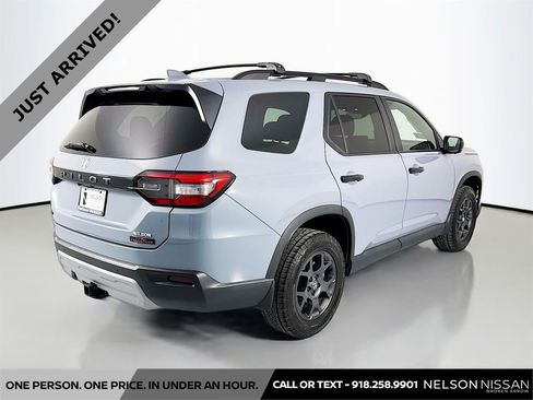 Used 2023 Honda Pilot TrailSport image 5