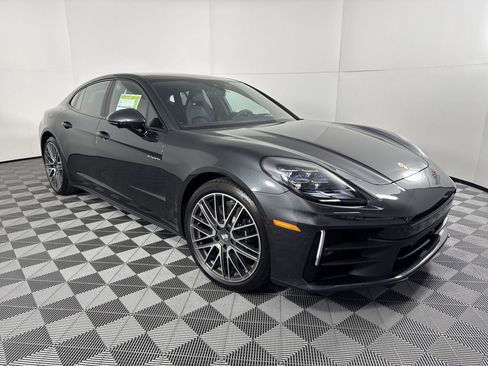 Used 2025 Porsche Panamera 4 image 7
