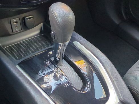 Used 2016 Nissan Rogue SV w/ SV Premium Package image 18