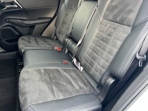 Used 2024 Mitsubishi Outlander SE image 12