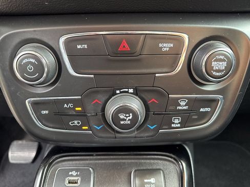 Used 2019 Jeep Compass Limited FWD image 36